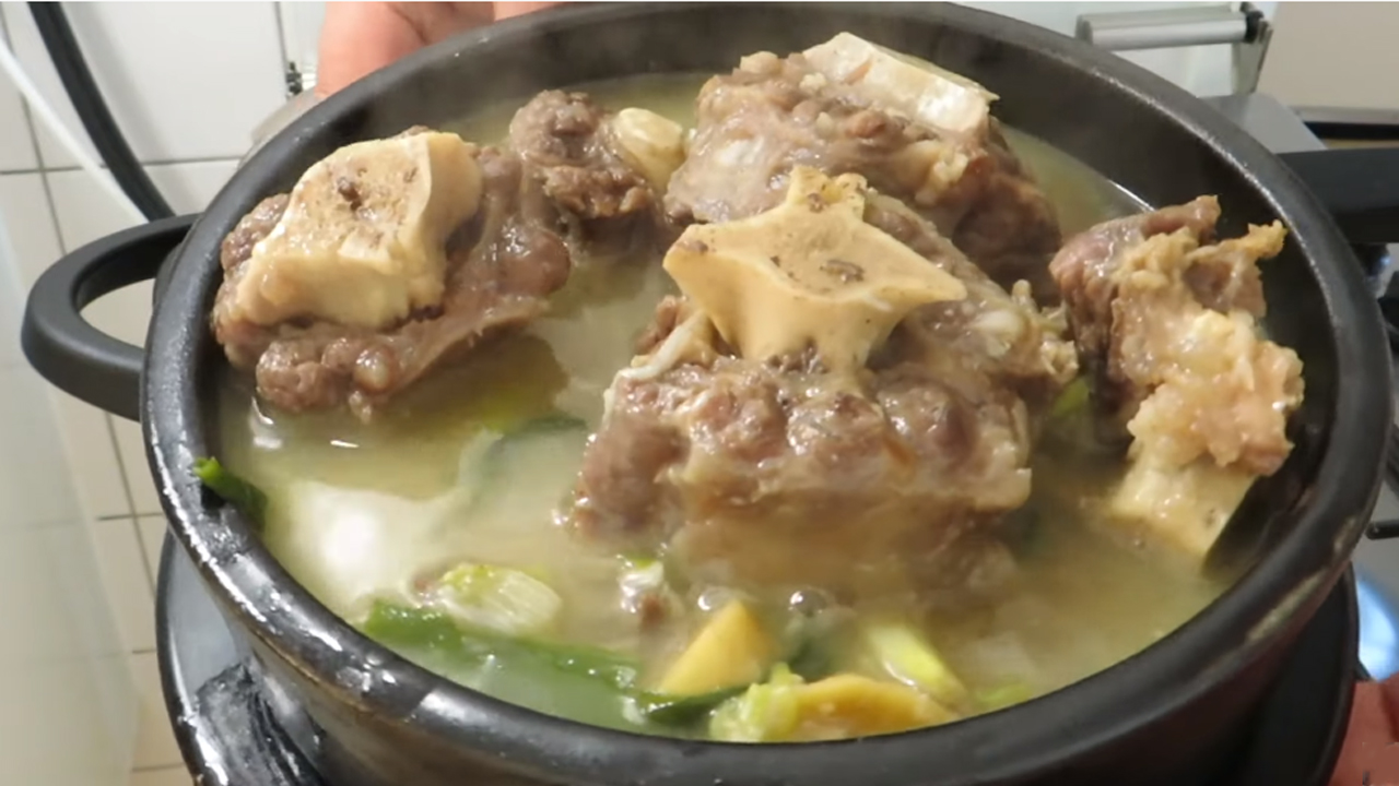 Resep Sop Buntut Polos Gurih dan Segar
